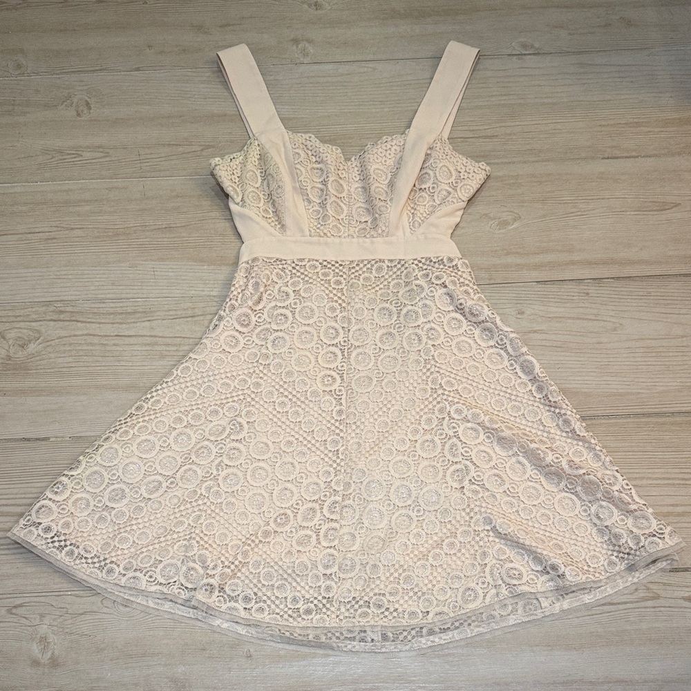 BCBG MaxAzria Metallic Lace Mini Cocktail Alena Dress Size 2 Cream Beige Silver